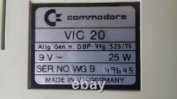 RARE VINTAGE COMMODORE VIC 20 COMPUTER SYSTEM (GC BOXED w CARTS)