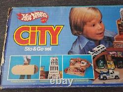 Rare Vintage 1980 Hot Wheels City Sto & Go Playset #3324 in Original Box