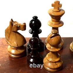 Rare Vintage Glass eye Knight Lardy Chess Set 3.75 King with box