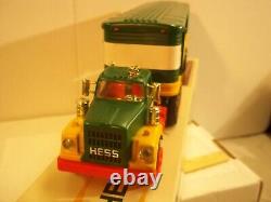 VINTAGE Rare 1975 Hess 18 Wheeler Tractor Trailer BOXED Excellent condition