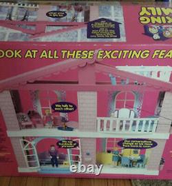 Vintage 1993 Tyco The Talking Family Dollhouse fully working with box Rare
