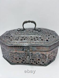 Vintage COPPER REPOUSSE Metal Spice Or Jewelry Box RARE