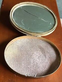 Vintage Calvaire Compact Powder Box Rare! (Mirror is Cracked)