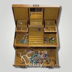 Vintage Extra Large Lady Buxton Velvet Classic Style Jewelry Box! RARE