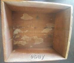 Vintage wood Colonial Twist Tobacco box. Covington Kentucky. Very rare