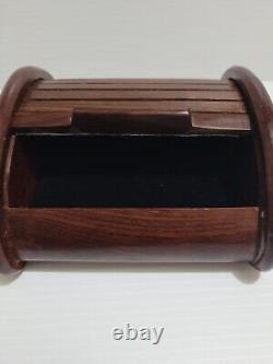 Boîte à bijoux à rouleau en bois verni de style Art Déco rare, mesurant 5 1/4 pouces de large.