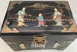 Boîte à bijoux japonaise laquée noire peinte à la main, vintage rare. Vers les années 1940.