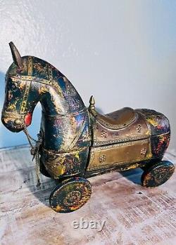 Boîte à chevaux vintage rare de l'ancienne époque, fabriquée à la main