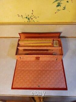 Boîte à crayons vintage des G Men avec carte rare et ustensiles en cuir décent des États-Unis.
