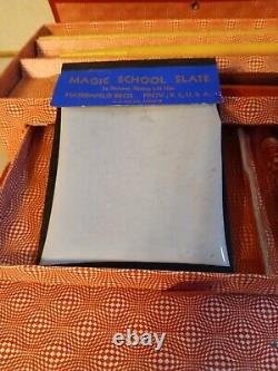 Boîte à crayons vintage des G Men avec carte rare et ustensiles en cuir décent des États-Unis.