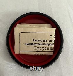 Boîte à poudre laquée peinte à la main russe vintage rare. Signée par XOAYA.