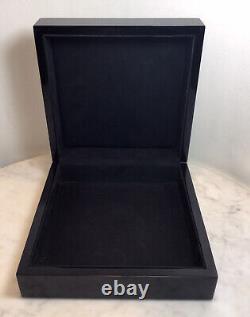 Boîte de rangement rare pour bijoux et maquillage en bois laqué noir avec logo CC de CHANEL