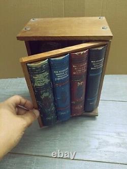 Coffret de décanter en bois avec verres et livre factice de Shakespeare vintage rare