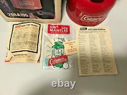 Coleman 200a195 1976 Red Lantern Avec La Boîte Jamais Utilisé! Avec Paperwork & Mantle Rare