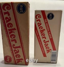 Confiserie rare et ancienne Cracker Jack, neuve dans sa boîte : l'une est authentique, l'autre est rétro