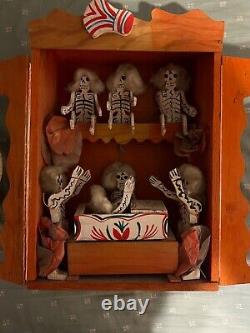 Dia De Los Muertos Vintage Hand Crane Animé Folk Art Funeral Box Rare
