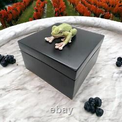 Grenouille en céramique italienne Bouran vintage sur boîte noire, objet de collection rare