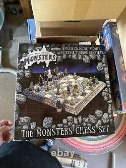 Jeu d'échecs Vintage New Universal Monsters dans sa boîte d'origine - RARE Voir des photos en gros plan