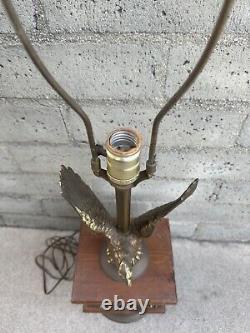 Lampe de table en aigle en laiton/bronze du milieu du siècle moderne MCM vintage dans une boîte en bois RARE