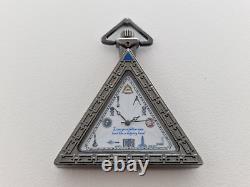 Montre de poche maçonnique triangulaire vintage dans sa boîte d'origine en très bon état (VGC), rare