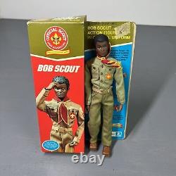 Poupée Bob Scout Boy Vintage 1974 de la marque Kenner, toute neuve dans sa boîte - RARE.