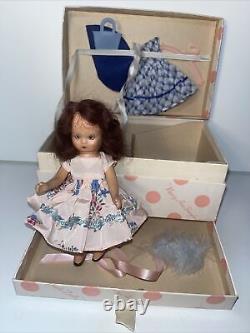Poupée Nancy Ann Storybook en plastique vintage RARE dans sa boîte à trésor Lynn & sa garde-robe