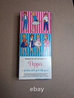 Poupée Tammy, la petite sœur idéale de Pepper, millésime 1964, dans sa boîte non ouverte, neuve et rare.