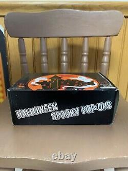 RARE Vintage Halloween Spooky Pop Ups Squeaker Witch Skeleton FULL BOX
<br/> <br/> Rare Vintage Halloween Pop-ups Effrayants de Sorcière Squeaker et de Squelette en Boîte Intégrale