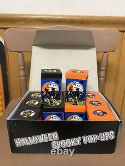 RARE Vintage Halloween Spooky Pop Ups Squeaker Witch Skeleton FULL BOX <br/>	  
  
<br/>  Rare Vintage Halloween Pop-ups Effrayants de Sorcière Squeaker et de Squelette en Boîte Intégrale
