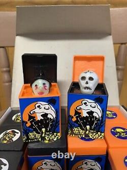RARE Vintage Halloween Spooky Pop Ups Squeaker Witch Skeleton FULL BOX<br/>		 <br/>  Rare Vintage Halloween Pop-ups Effrayants de Sorcière Squeaker et de Squelette en Boîte Intégrale