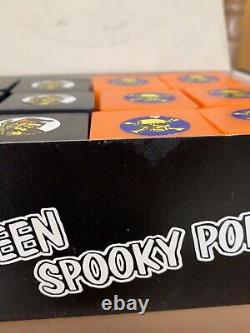 RARE Vintage Halloween Spooky Pop Ups Squeaker Witch Skeleton FULL BOX 	  <br/>		 <br/>Rare Vintage Halloween Pop-ups Effrayants de Sorcière Squeaker et de Squelette en Boîte Intégrale