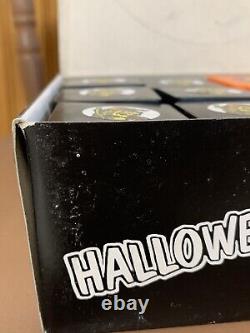 RARE Vintage Halloween Spooky Pop Ups Squeaker Witch Skeleton FULL BOX

	<br/> 
	   <br/>
	Rare Vintage Halloween Pop-ups Effrayants de Sorcière Squeaker et de Squelette en Boîte Intégrale