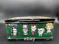 Rare ! Boîte à lunch vintage des Munsters de 1965 avec thermos