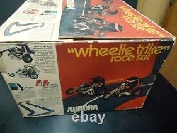 Rare! Vintage 1970 Aurora Wheelie Trike Set En Boîte Trikes Blue Track Nice