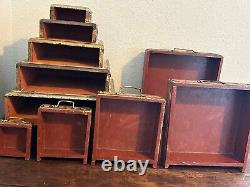 Rare Vintage Boîte pyramide en bois avec métaux mixtes fabriquée à la main en Inde hindoue 17+ de haut