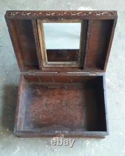 Rare Vintage Original Indian Wooden Hand Crafted Mirror Box Lock System 
<br/>


=> Système de verrouillage de boîte à miroir en bois original et rare, fabriqué à la main en Inde.