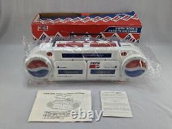 Rare Vintage Pepsi Boom Box AM/FM Stereo Dual Cassette Player Radio Brand New 
<br/>	  Rareté Vintage Pepsi Boom Box AM/FM Stéréo Lecteur de Cassettes Double Radio Tout Neuf