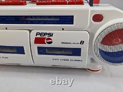 Rare Vintage Pepsi Boom Box AM/FM Stereo Dual Cassette Player Radio Brand New 	<br/> 
Rareté Vintage Pepsi Boom Box AM/FM Stéréo Lecteur de Cassettes Double Radio Tout Neuf