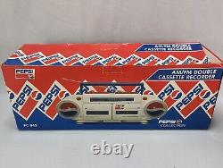 Rare Vintage Pepsi Boom Box AM/FM Stereo Dual Cassette Player Radio Brand New 
<br/>	Rareté Vintage Pepsi Boom Box AM/FM Stéréo Lecteur de Cassettes Double Radio Tout Neuf