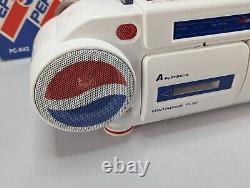 Rare Vintage Pepsi Boom Box AM/FM Stereo Dual Cassette Player Radio Brand New 
	<br/>  Rareté Vintage Pepsi Boom Box AM/FM Stéréo Lecteur de Cassettes Double Radio Tout Neuf