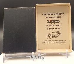 Rare Vintage University Of Michigan U Of M NCAA 1981 Zippo Lighter & Box jamais utilisé