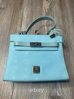 Sac bandoulière à deux poignées de style monogramme rare Aqua Blue Vintage MCM