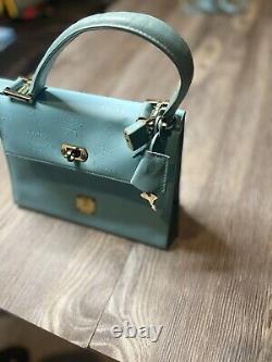 Sac bandoulière à deux poignées de style monogramme rare Aqua Blue Vintage MCM