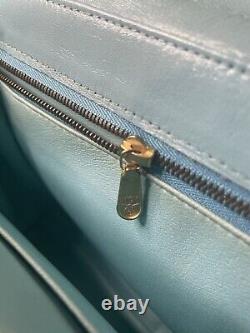 Sac bandoulière à deux poignées de style monogramme rare Aqua Blue Vintage MCM