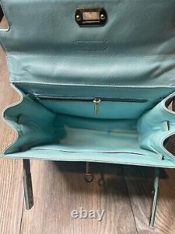 Sac bandoulière à deux poignées de style monogramme rare Aqua Blue Vintage MCM