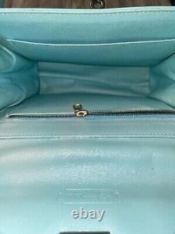 Sac bandoulière à deux poignées de style monogramme rare Aqua Blue Vintage MCM