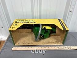 Scie à chaîne jouet vintage Ertl John Deere neuf dans sa boîte verte et jaune RARE