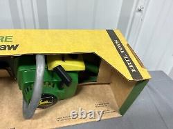 Scie à chaîne jouet vintage Ertl John Deere neuf dans sa boîte verte et jaune RARE