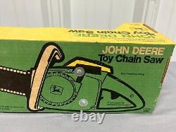 Scie à chaîne jouet vintage Ertl John Deere neuf dans sa boîte verte et jaune RARE