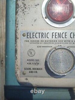 Vintage Sears Roebuck 1943 Boîtier de chargeur de clôture électrique avec pointes plaquées or RARE